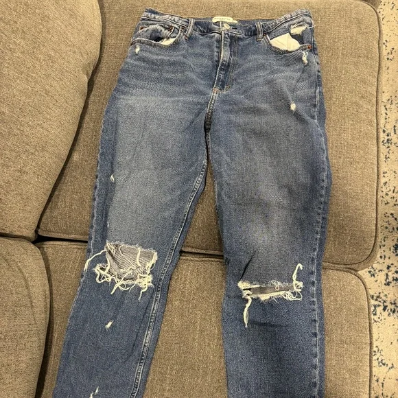 Abercrombie Mom Jean size 32 - Picture 1 of 3